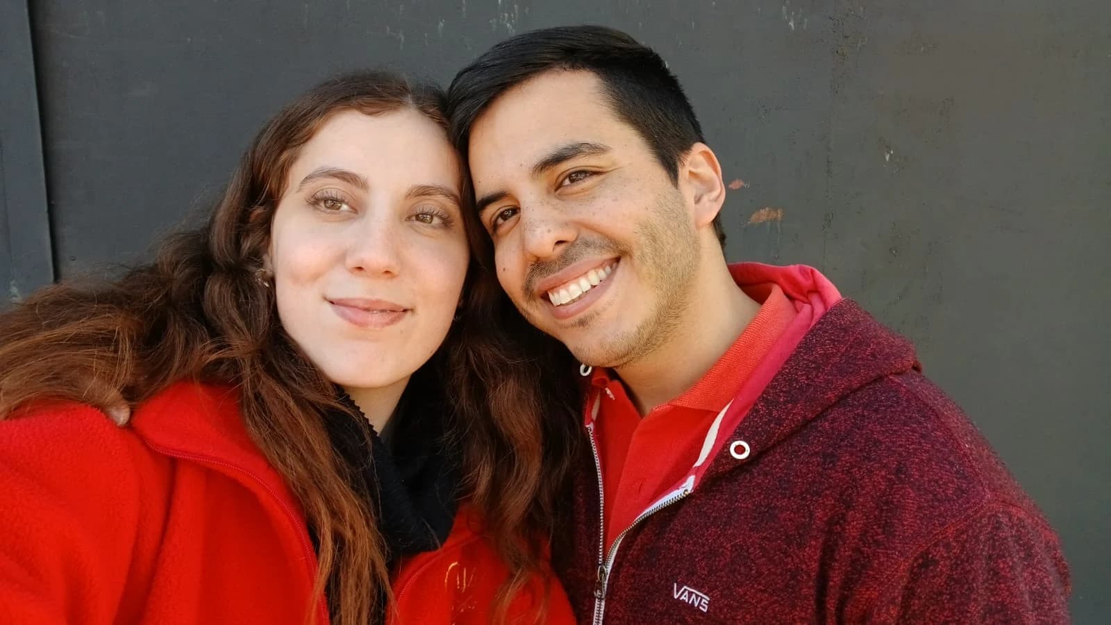 Una selfie de Micaela y Adriaham sonriendo